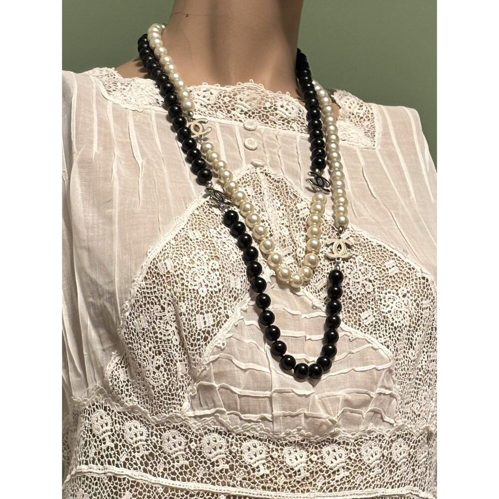CHANEL Black & White Faux Pearls w/Enamel CC Logo Spacers Runway Necklace 56” - Picture 3 of 5